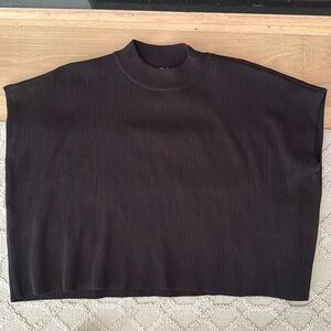 Black short sleeve sweater